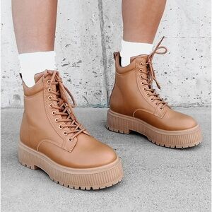 NWT Qupid Faux Leather Lug Sole Combat Booties Size 10